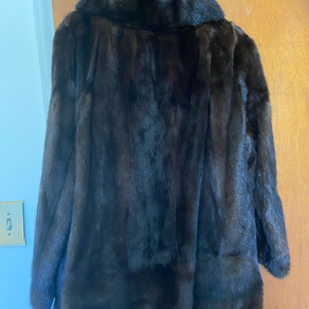 Beautiful Mink Coat, size 12-14.